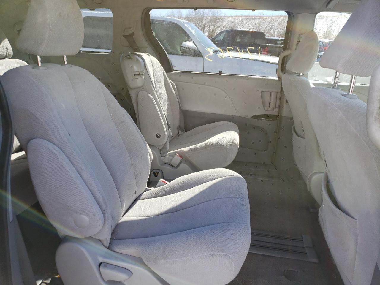 Photo 6 from auction – 2013 TOYOTA SIENNA LE with VIN 5TDKK3DC9DS337214