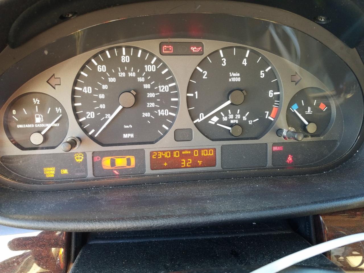 Photo 8 from auction – 2004 BMW 325 I with VIN WBAEV33494KL62696