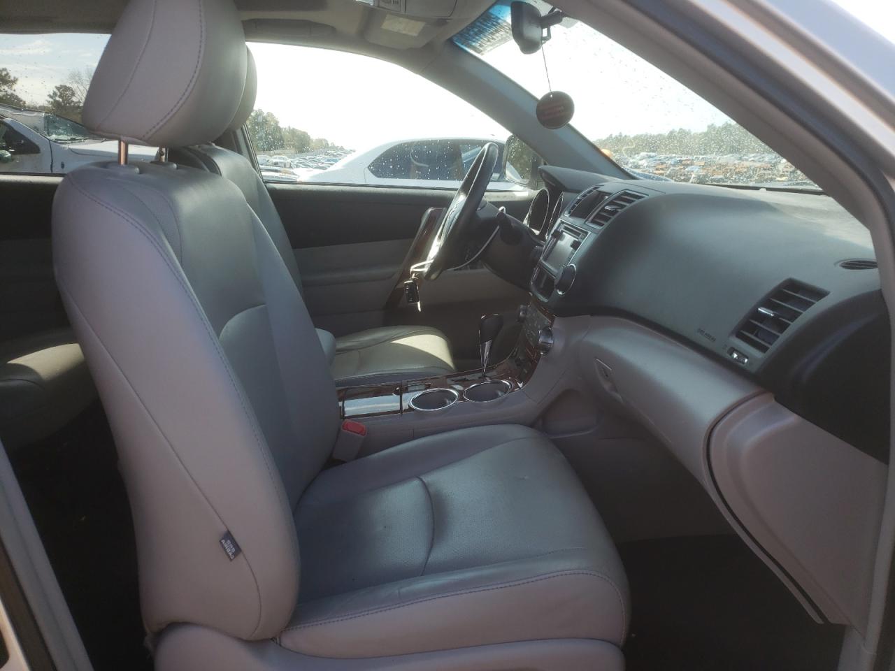 Photo 5 from auction – 2013 TOYOTA HIGHLANDER with VIN 5TDDK3EH4DS216173