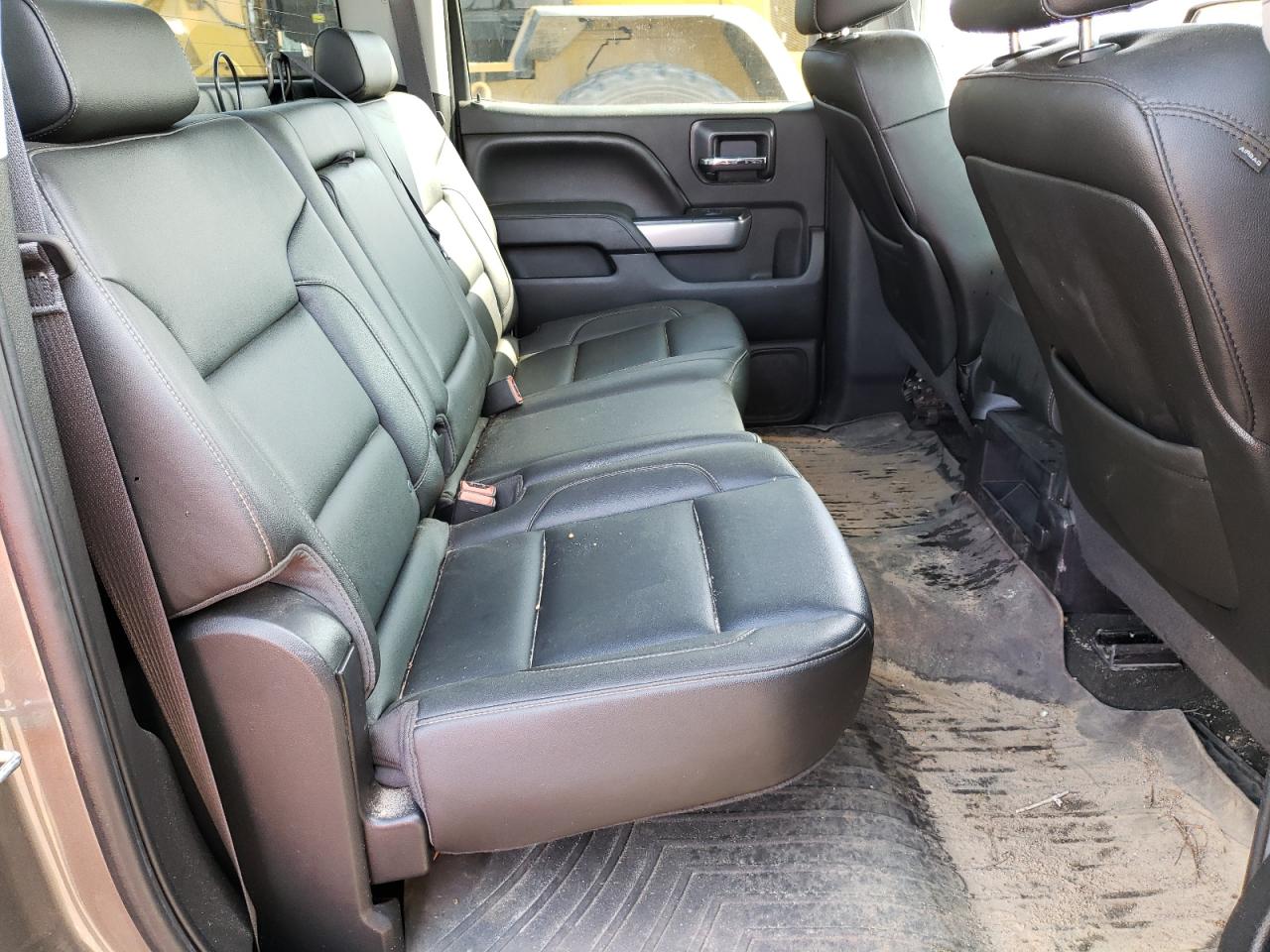Photo 6 from auction – 2015 CHEVROLET SILVERADO with VIN 3GCUKREC3FG443881
