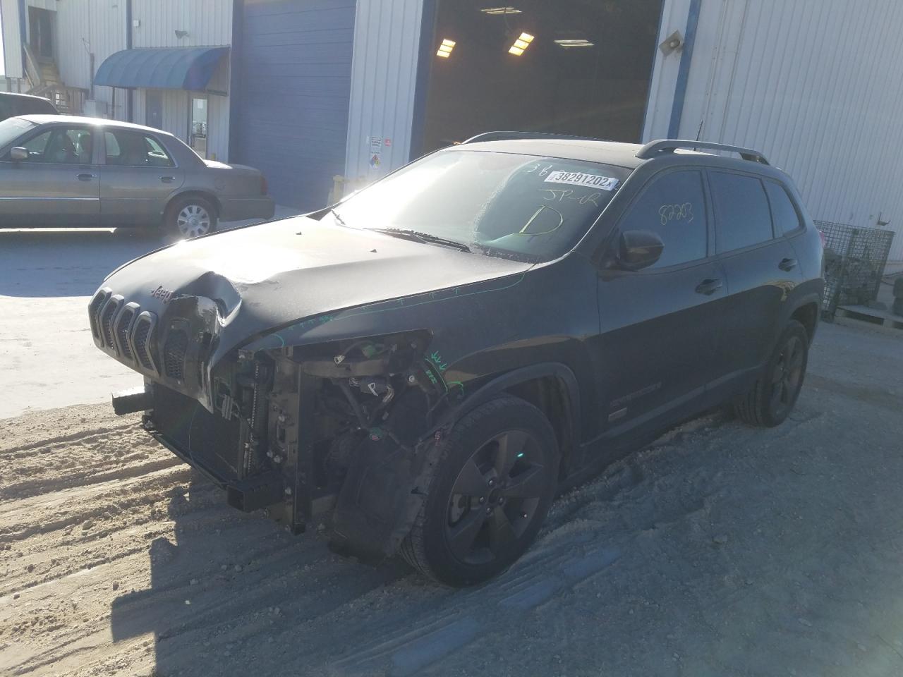 Photo 2 from auction – 2016 JEEP CHEROKEE L with VIN 1C4PJLCB1GW370696