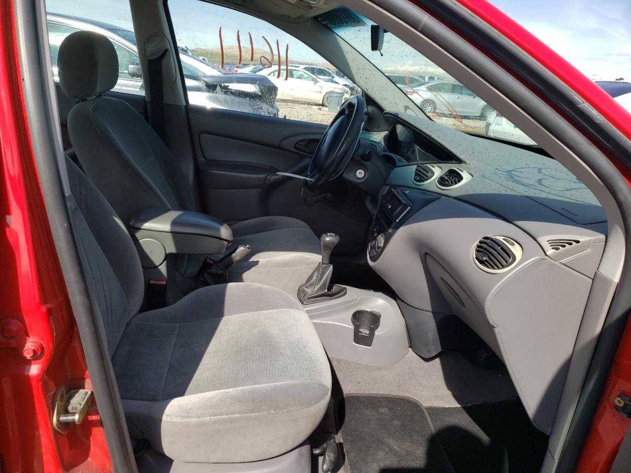 Photo 5 from auction – 2002 FORD FOCUS LX with VIN 1FAFP33P12W222830
