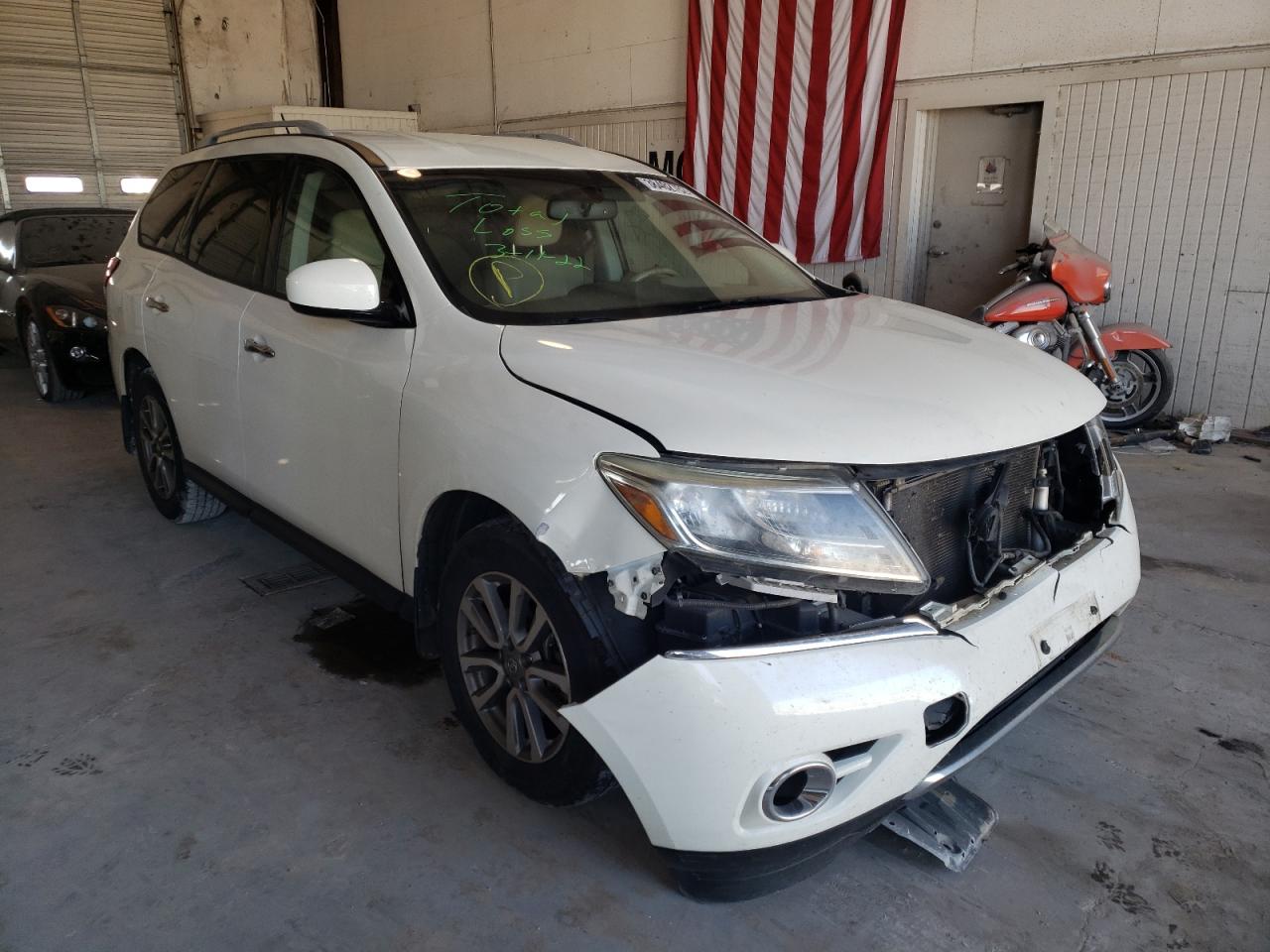 NISSAN PATHFINDER 2015 with VIN 5N1AR2MN4FC696182 - Photo from auction