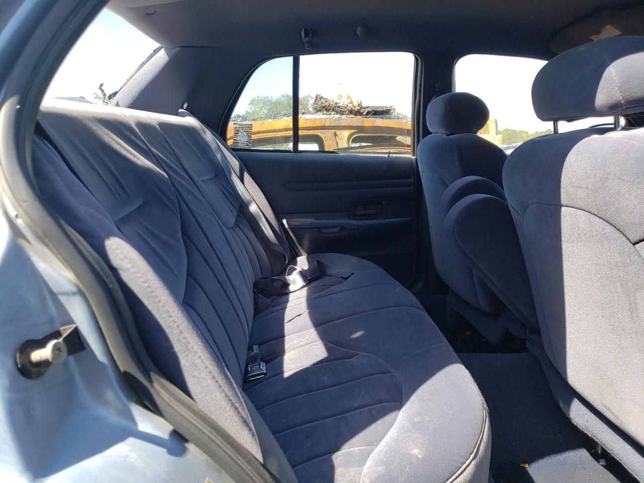 Photo 6 from auction – 2000 FORD CROWN VICT with VIN 2FAFP73W9YX100860