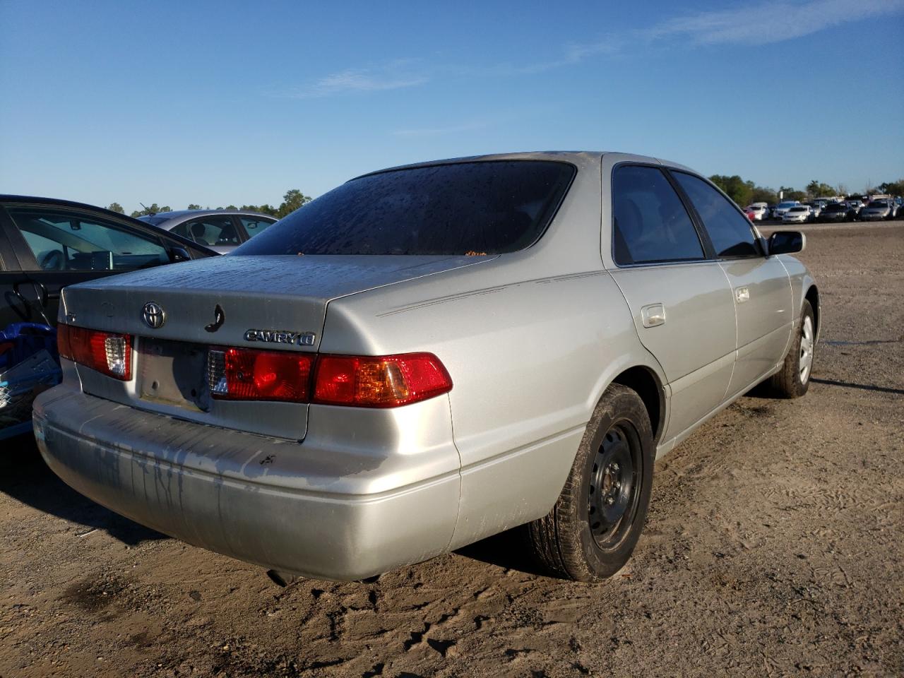 Photo 4 from auction – 2001 TOYOTA CAMRY CE with VIN 4T1BG22K31U015659