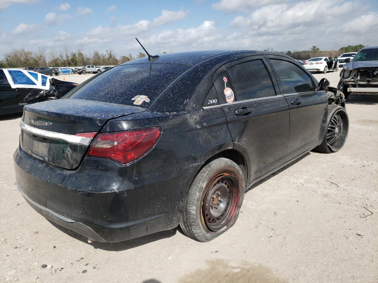Photo 4 from auction – 2013 CHRYSLER 200 LX with VIN 1C3CCBABXDN733248