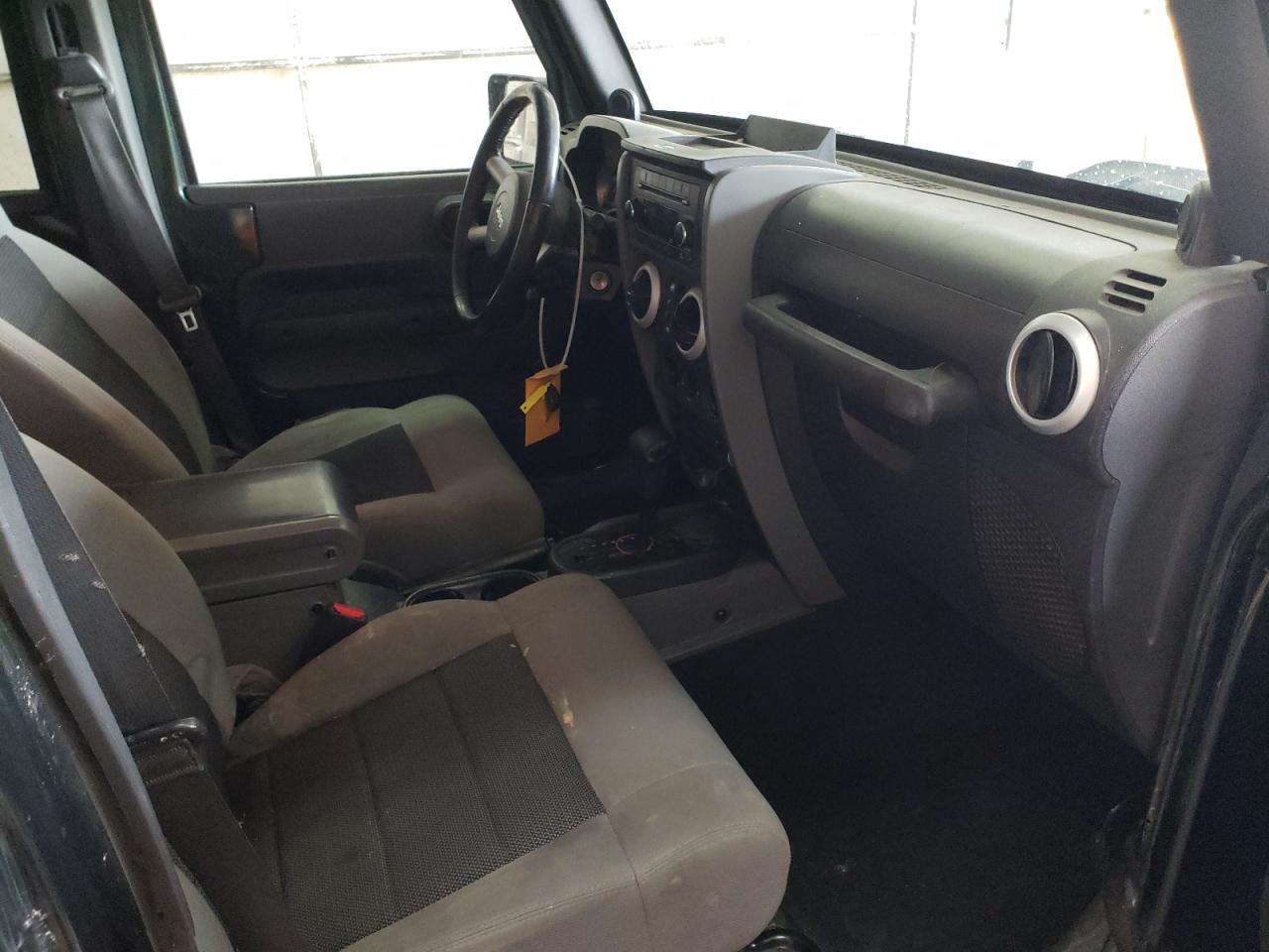 Photo 5 from auction – 2010 JEEP WRANGLER U with VIN 1J4BA5H18AL147581