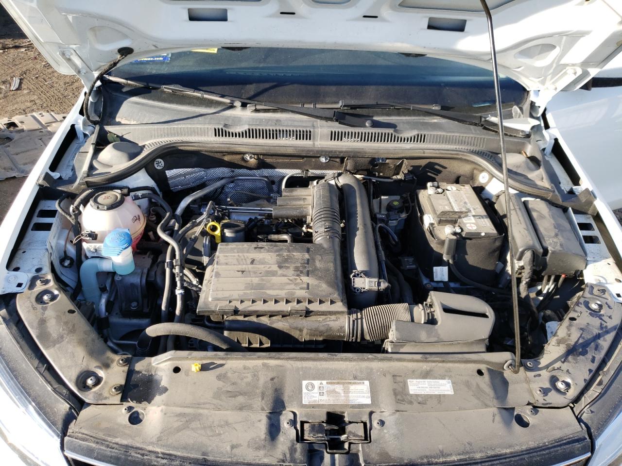 Photo 7 from auction – 2018 VOLKSWAGEN JETTA S with VIN 3VW2B7AJ4JM238545