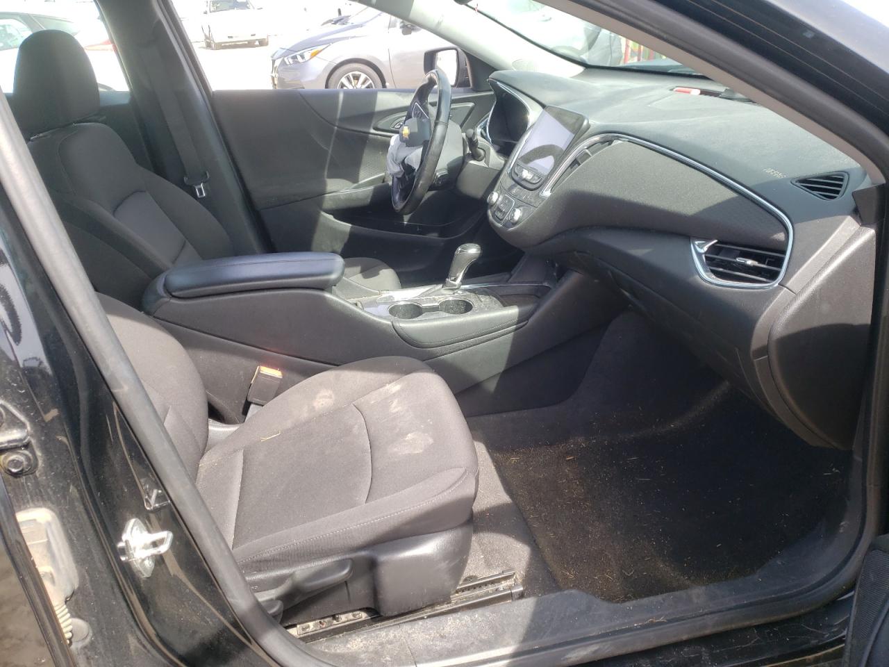 Photo 5 from auction – 2018 CHEVROLET MALIBU LT with VIN 1G1ZD5ST4JF294154
