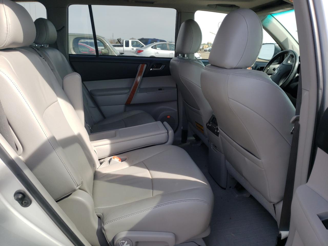 Photo 6 from auction – 2010 TOYOTA HIGHLANDER with VIN 5TDDK3EHXAS014997