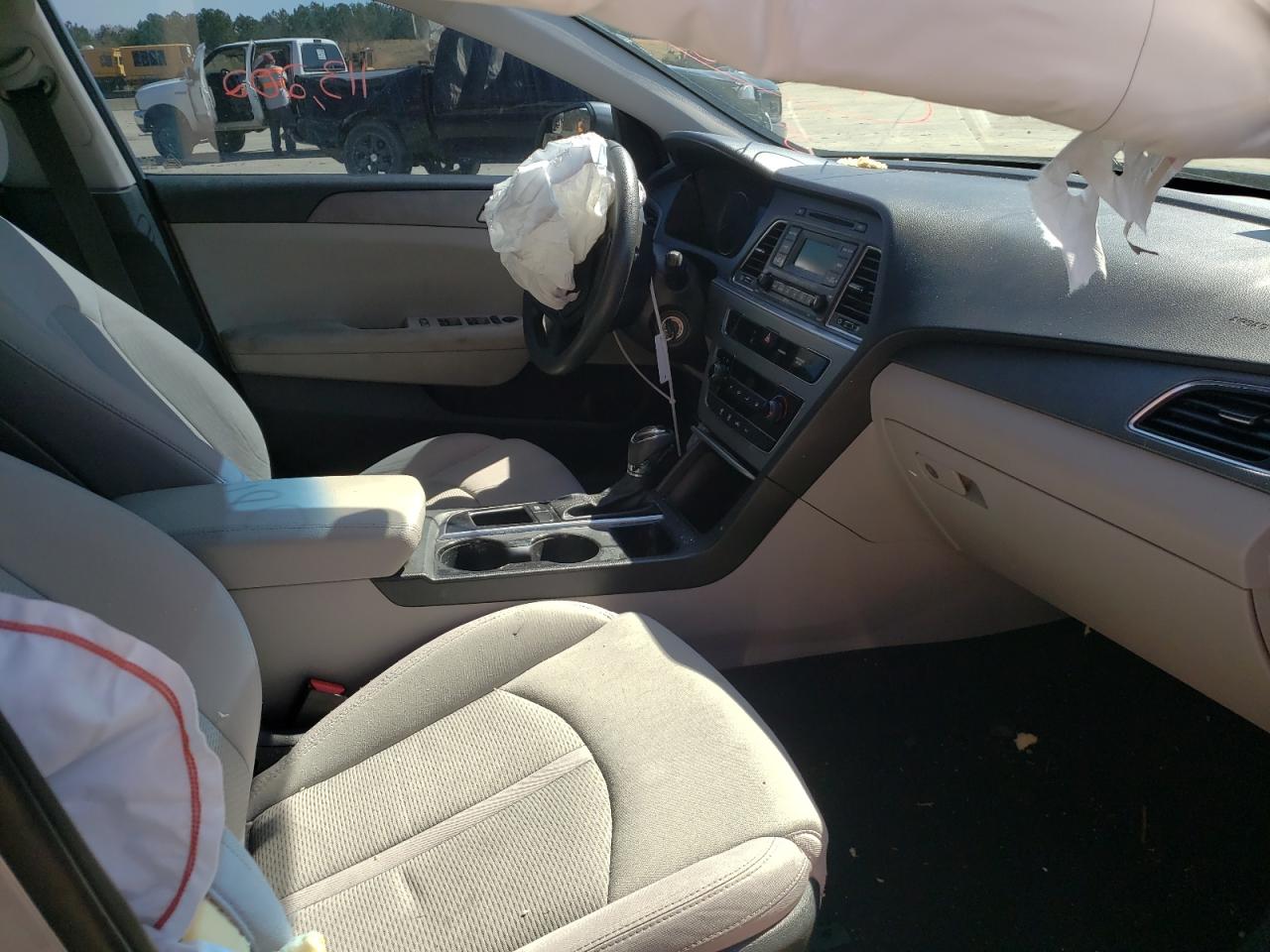 Photo 5 from auction – 2015 HYUNDAI SONATA SE with VIN 5NPE24AF5FH129079