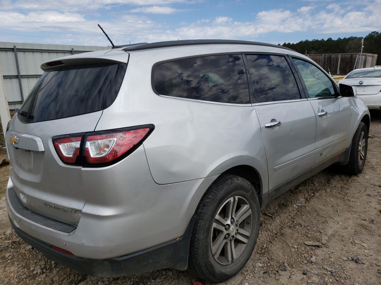 Photo 4 from auction – 2015 CHEVROLET TRAVERSE L with VIN 1GNKVGKD8FJ314430