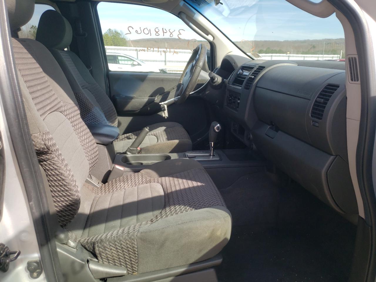 Photo 9 from auction – 2005 NISSAN FRONTIER K with VIN 1N6AD06W75C463812