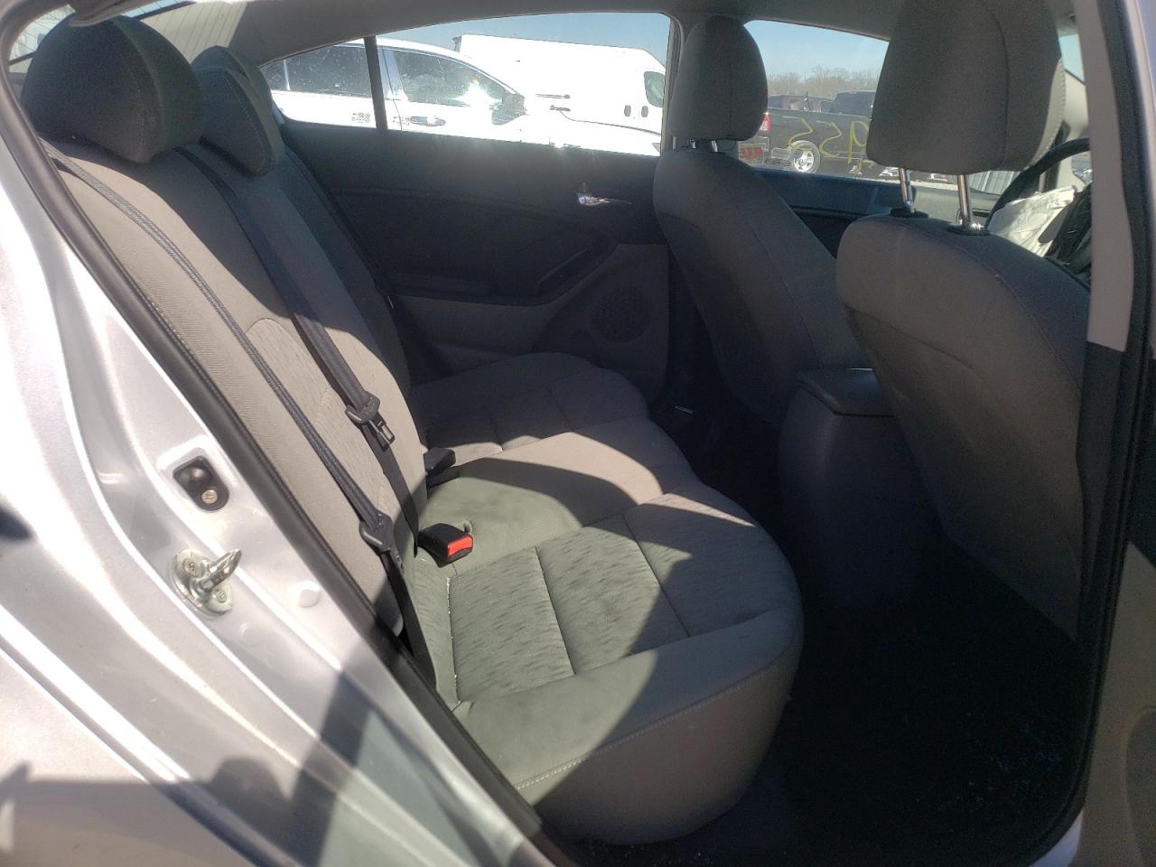 Photo 6 from auction – 2015 KIA FORTE LX with VIN KNAFK4A67F5368280