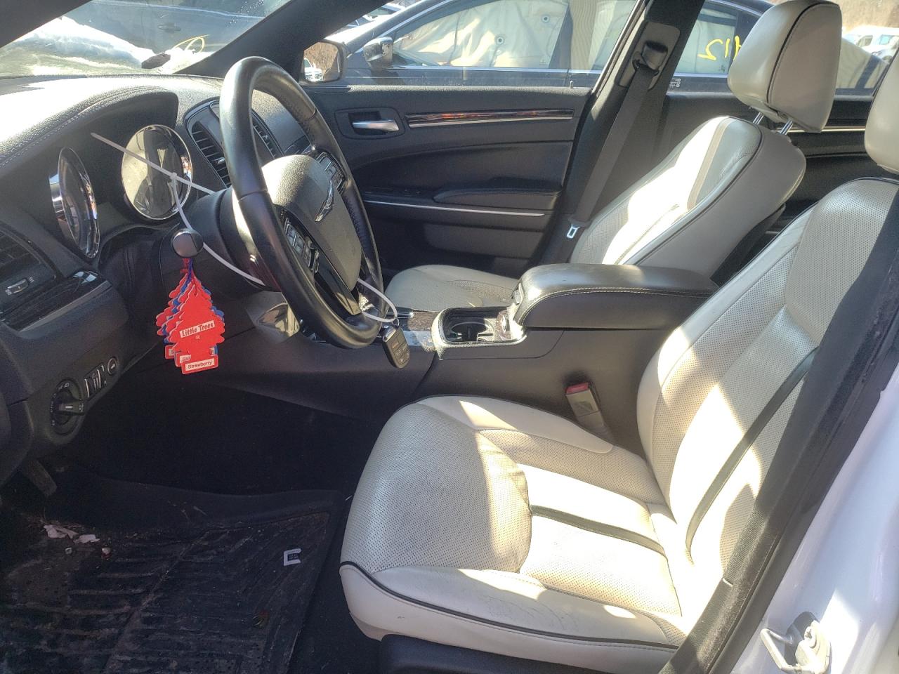 Photo 5 from auction – 2014 CHRYSLER 300 with VIN 2C3CCAAG1EH328749