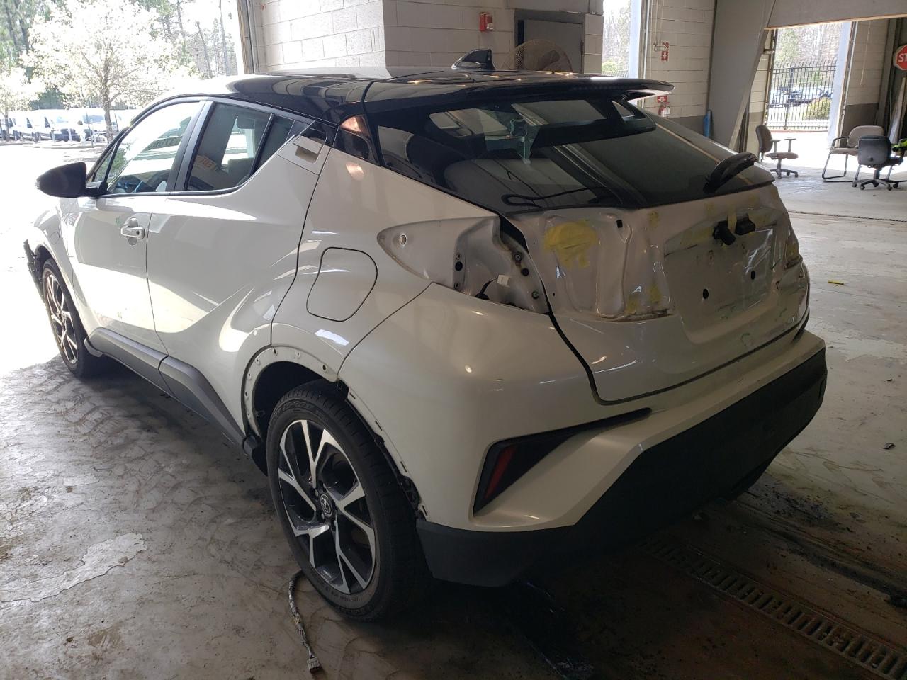 Photo 3 from auction – 2019 TOYOTA C-HR XLE with VIN NMTKHMBX6KR095651