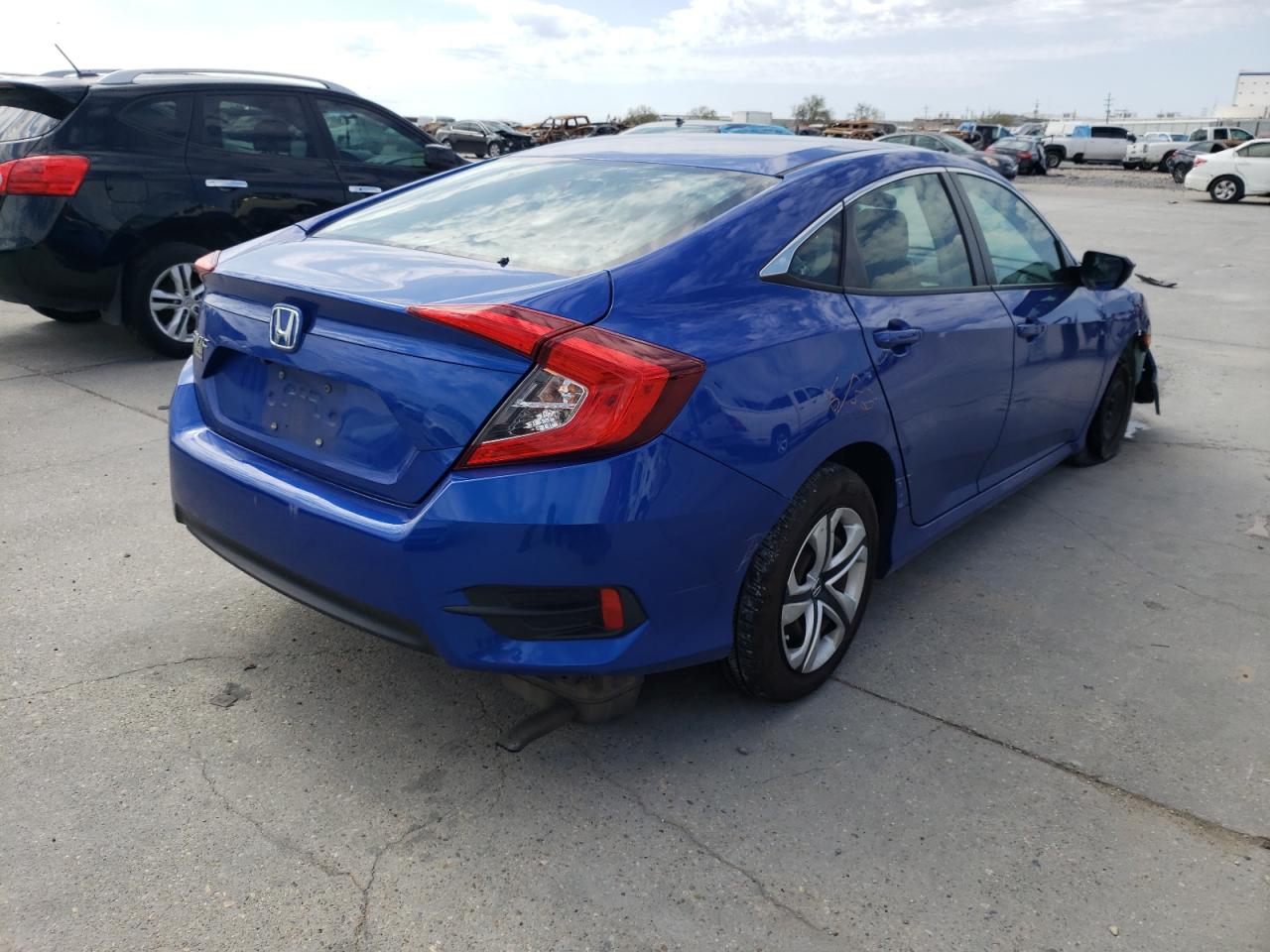 Photo 4 from auction – 2017 HONDA CIVIC LX with VIN 19XFC2F56HE019669