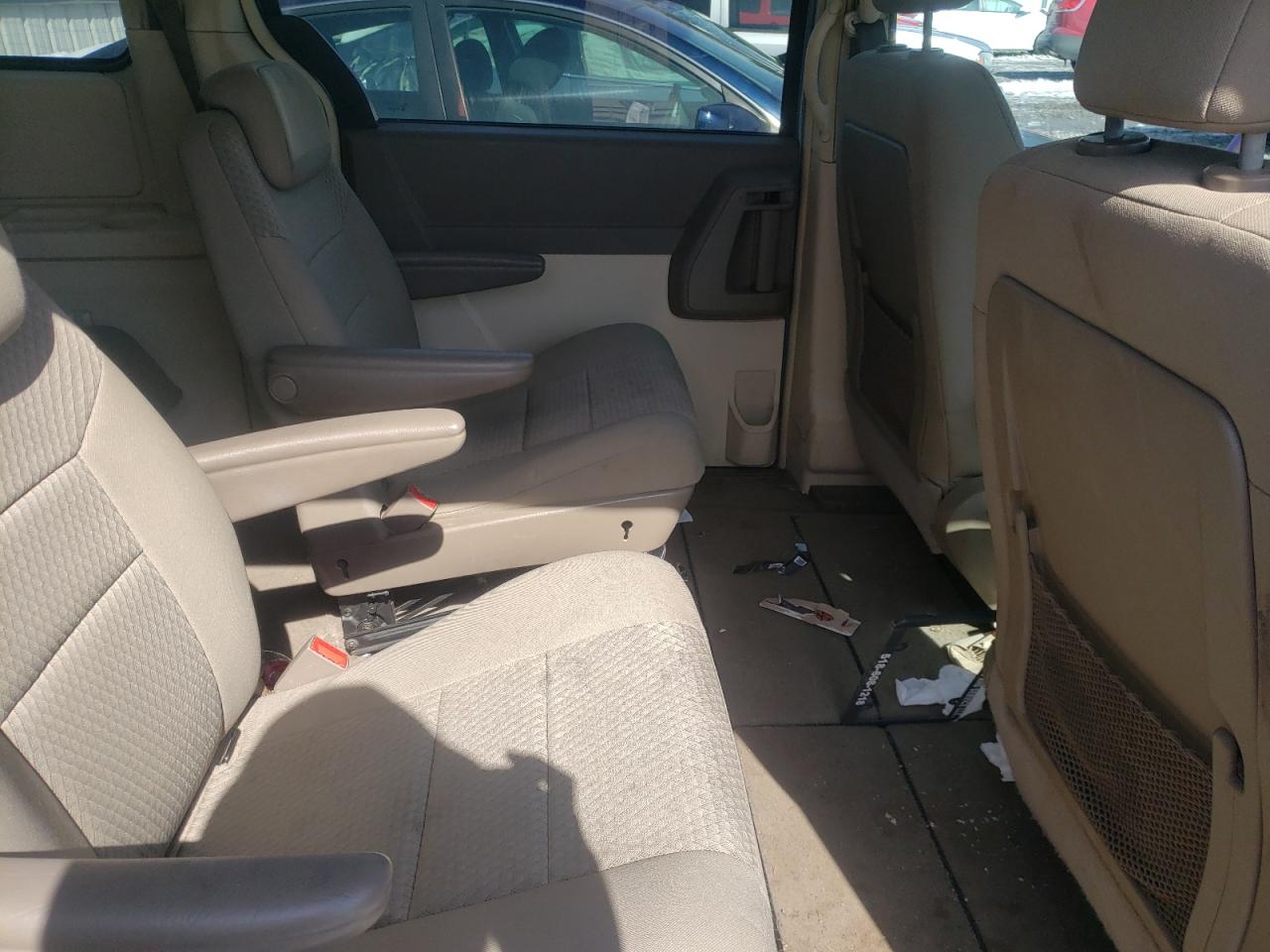 Photo 6 from auction – 2010 CHRYSLER TOWN & COU with VIN 2A4RR4DE5AR208838