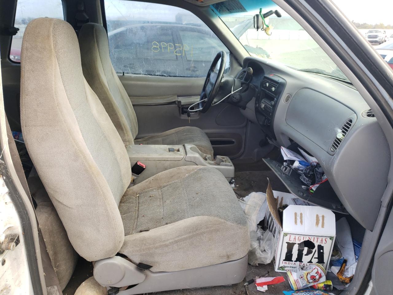 Zdjęcie 5 z aukcji – 2000 FORD EXPLORER S z VIN 1FMYU60E8YUA73722