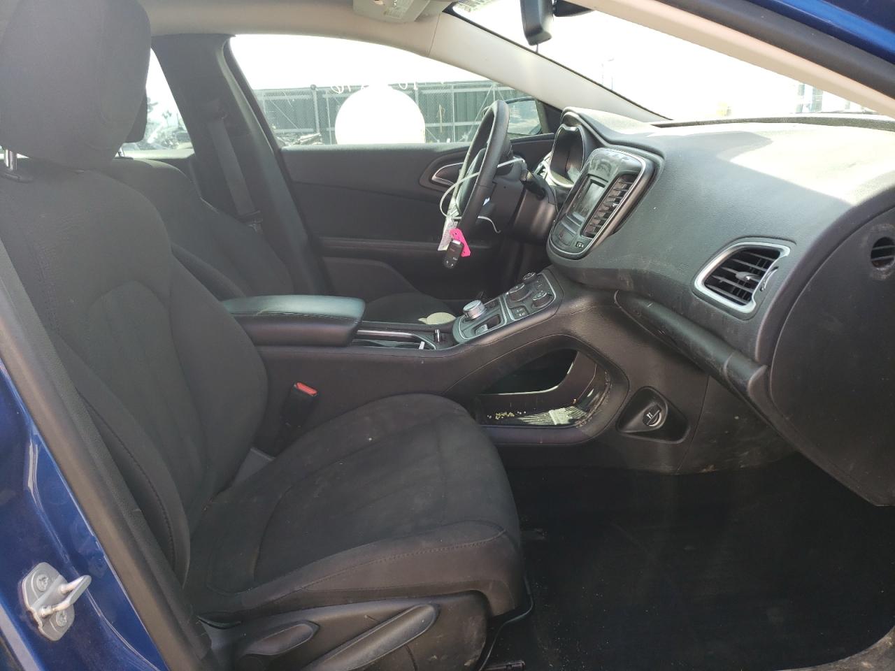 Photo 5 from auction – 2015 CHRYSLER 200 LIMITE with VIN 1C3CCCAB3FN749266
