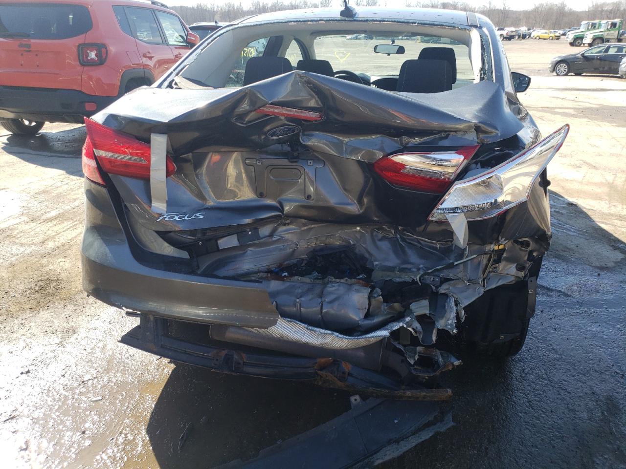 Photo 9 from auction – 2018 FORD FOCUS S with VIN 1FADP3E26JL330143