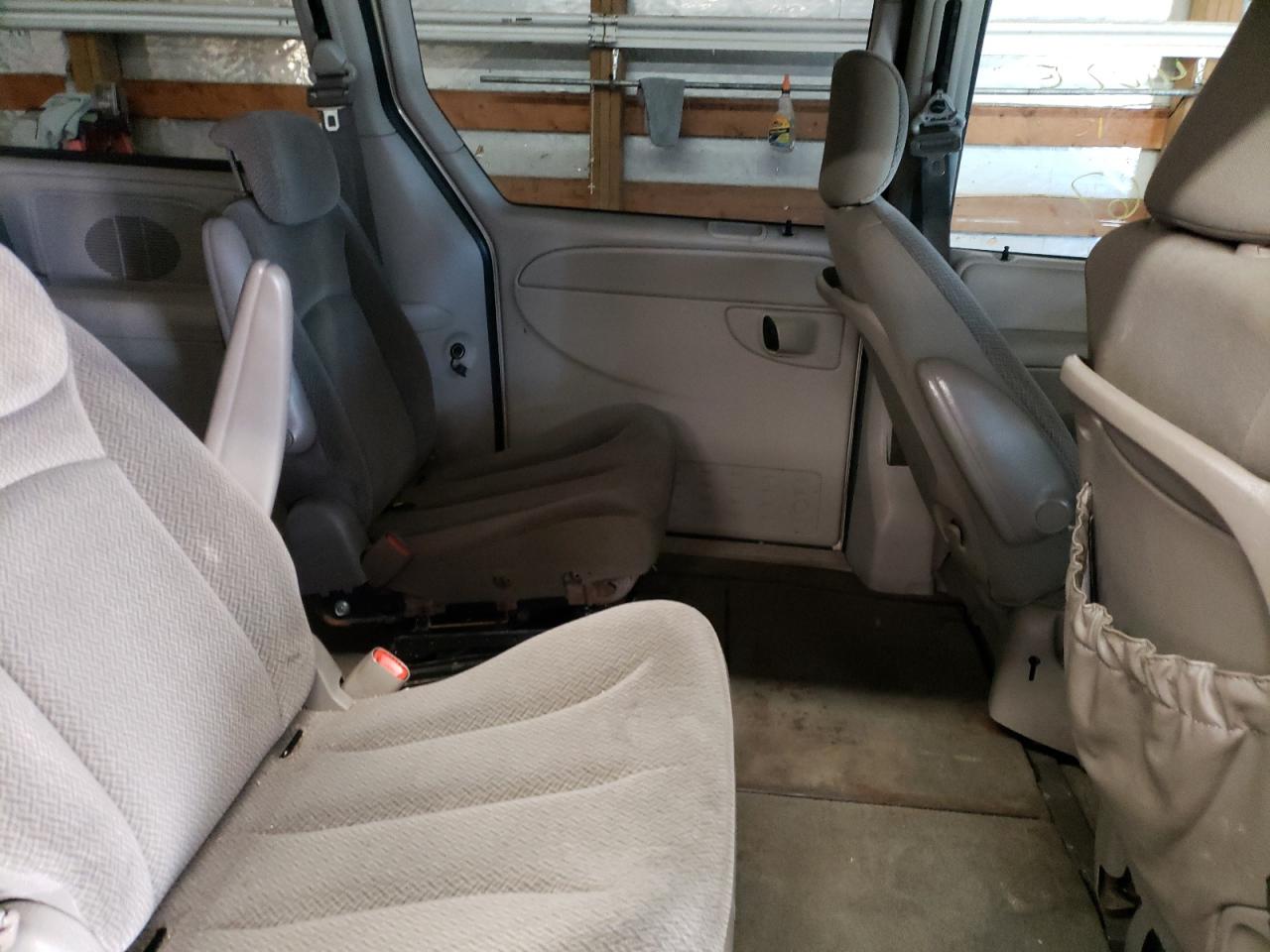 Photo 6 from auction – 2005 DODGE GRAND CARA with VIN 2D4GP44L15R472892