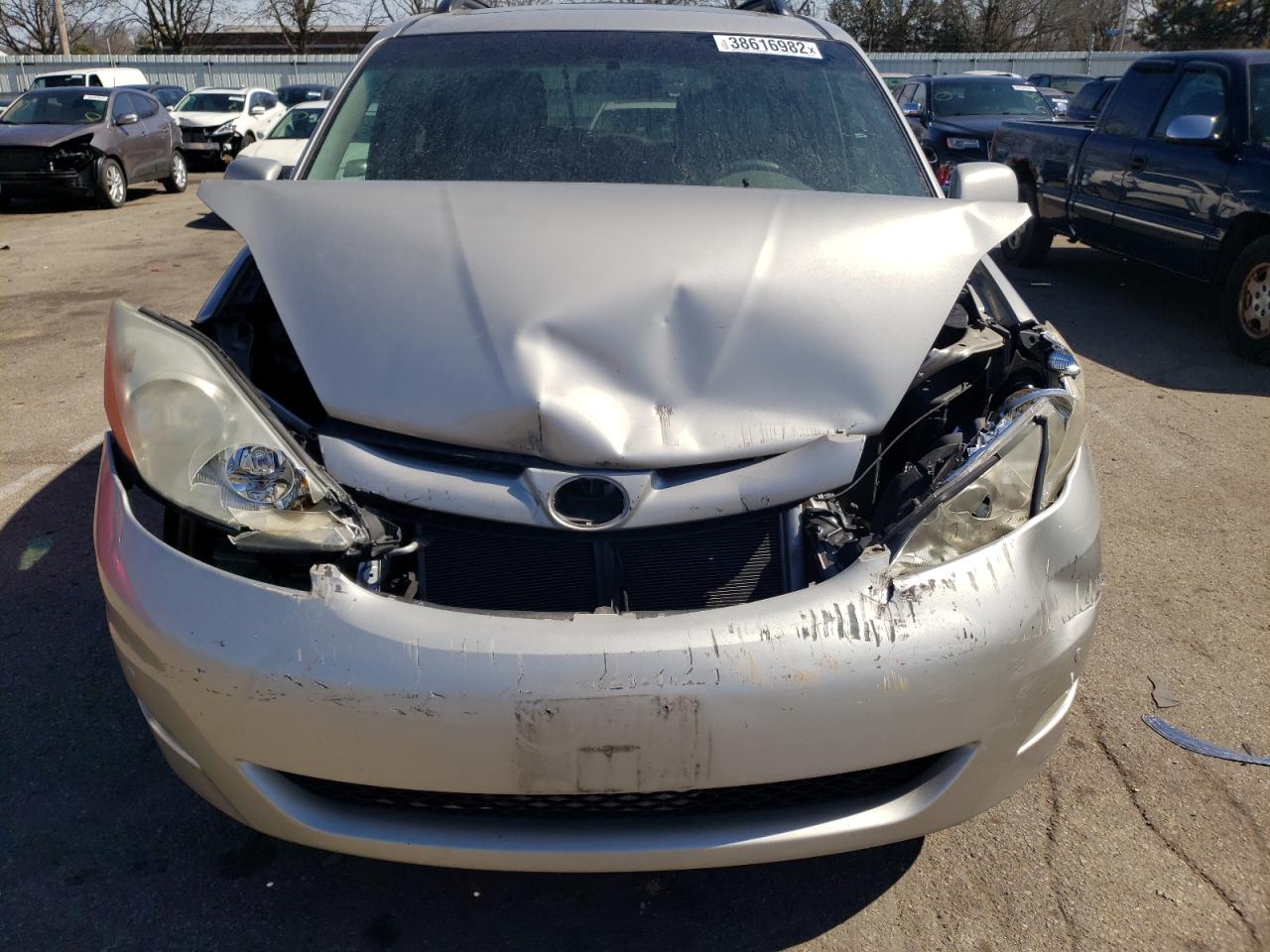 Photo 9 from auction – 2010 TOYOTA SIENNA XLE with VIN 5TDDK4CC0AS031871