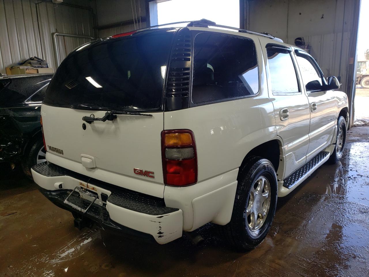 Photo 4 from auction – 2003 GMC YUKON DENA with VIN 1GKEK63U33J248425