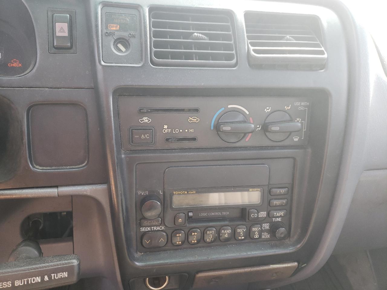 Photo 9 from auction – 2000 TOYOTA TACOMA with VIN 4TANL42N2YZ661688