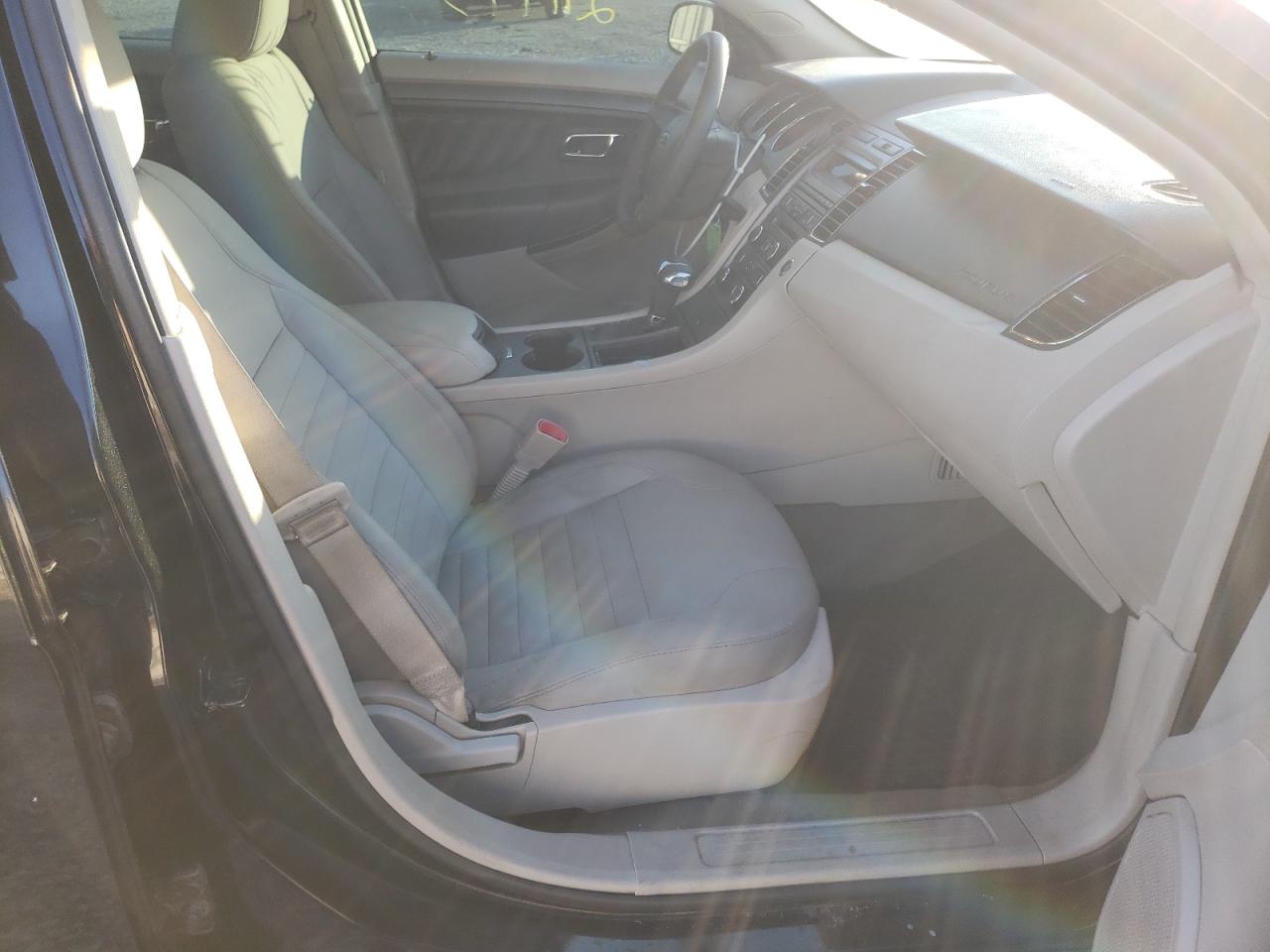Photo 5 from auction – 2011 FORD TAURUS SE with VIN 1FAHP2DW3BG171141