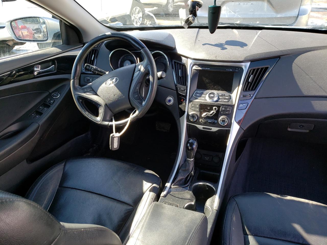 Photo 9 from auction – 2011 HYUNDAI SONATA SE with VIN 5NPEC4AC8BH062104