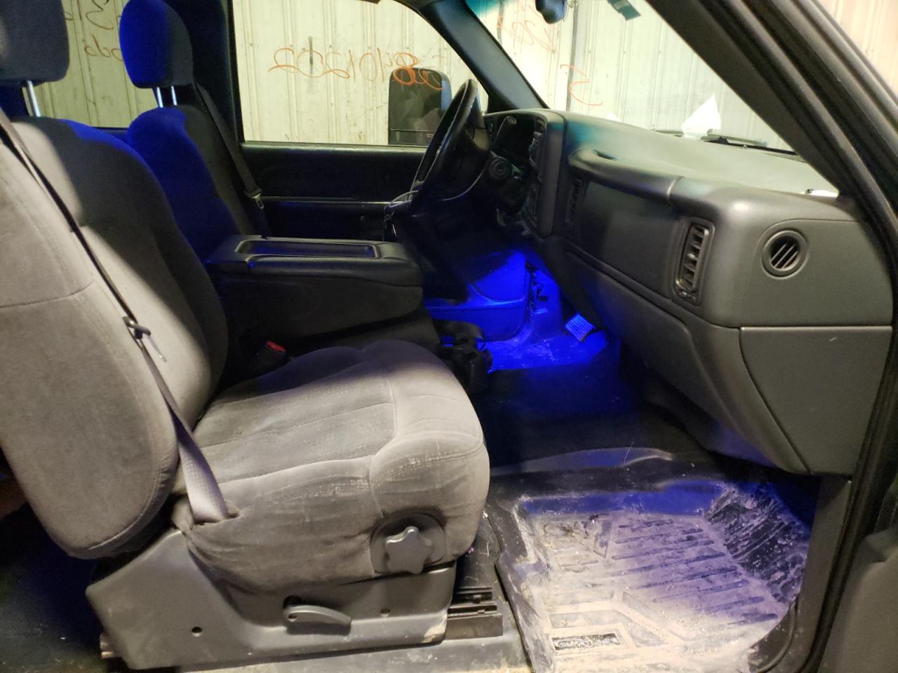 Photo 5 from auction – 2002 CHEVROLET SILVERADO with VIN 2GCEK19T421285103