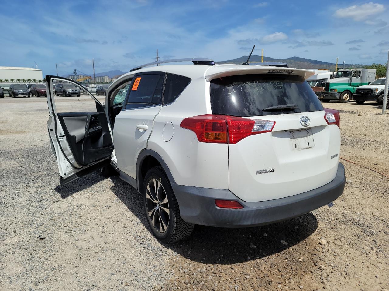 Photo 3 from auction – 2015 TOYOTA RAV4 LIMIT with VIN JTMYFREVXFD058550