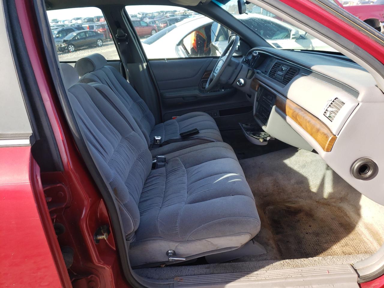 Photo 5 from auction – 1994 FORD CROWN VICT with VIN 2FALP74W9RX175013