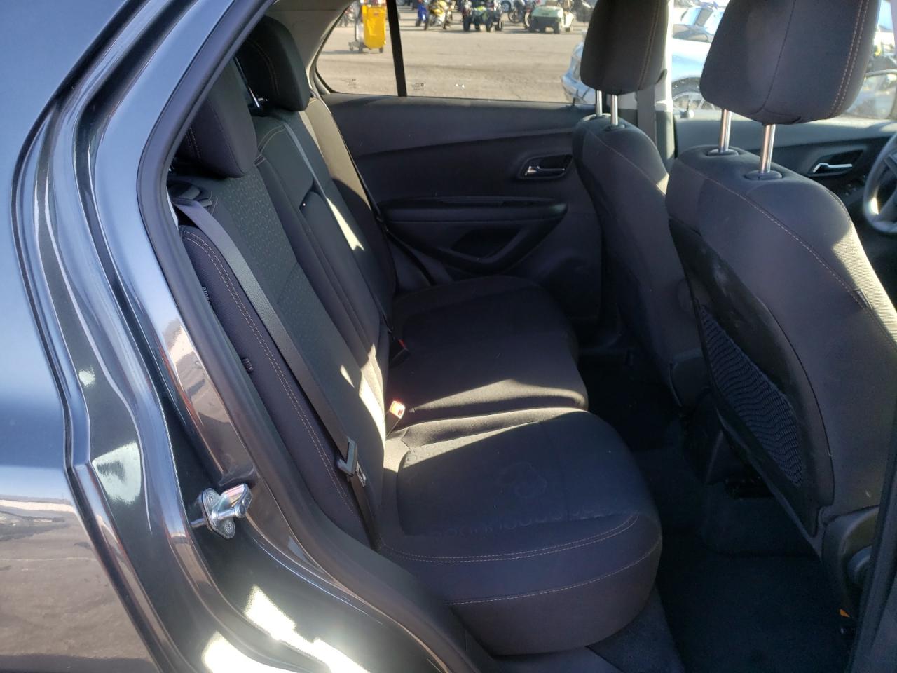 Photo 6 from auction – 2020 CHEVROLET TRAX LS with VIN 3GNCJNSB6LL120342