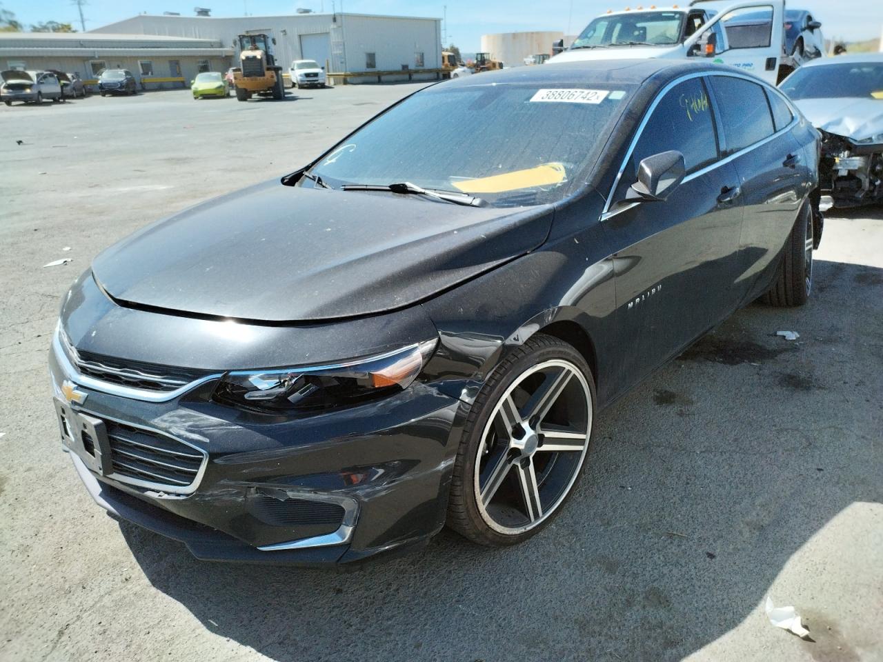 Photo 2 from auction – 2018 CHEVROLET MALIBU LT with VIN 1G1ZD5ST6JF228625