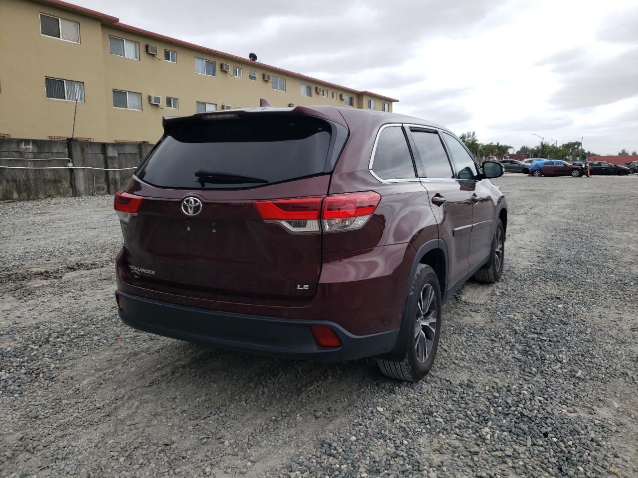 Photo 4 from auction – 2019 TOYOTA HIGHLANDER with VIN 5TDZZRFH9KS369650