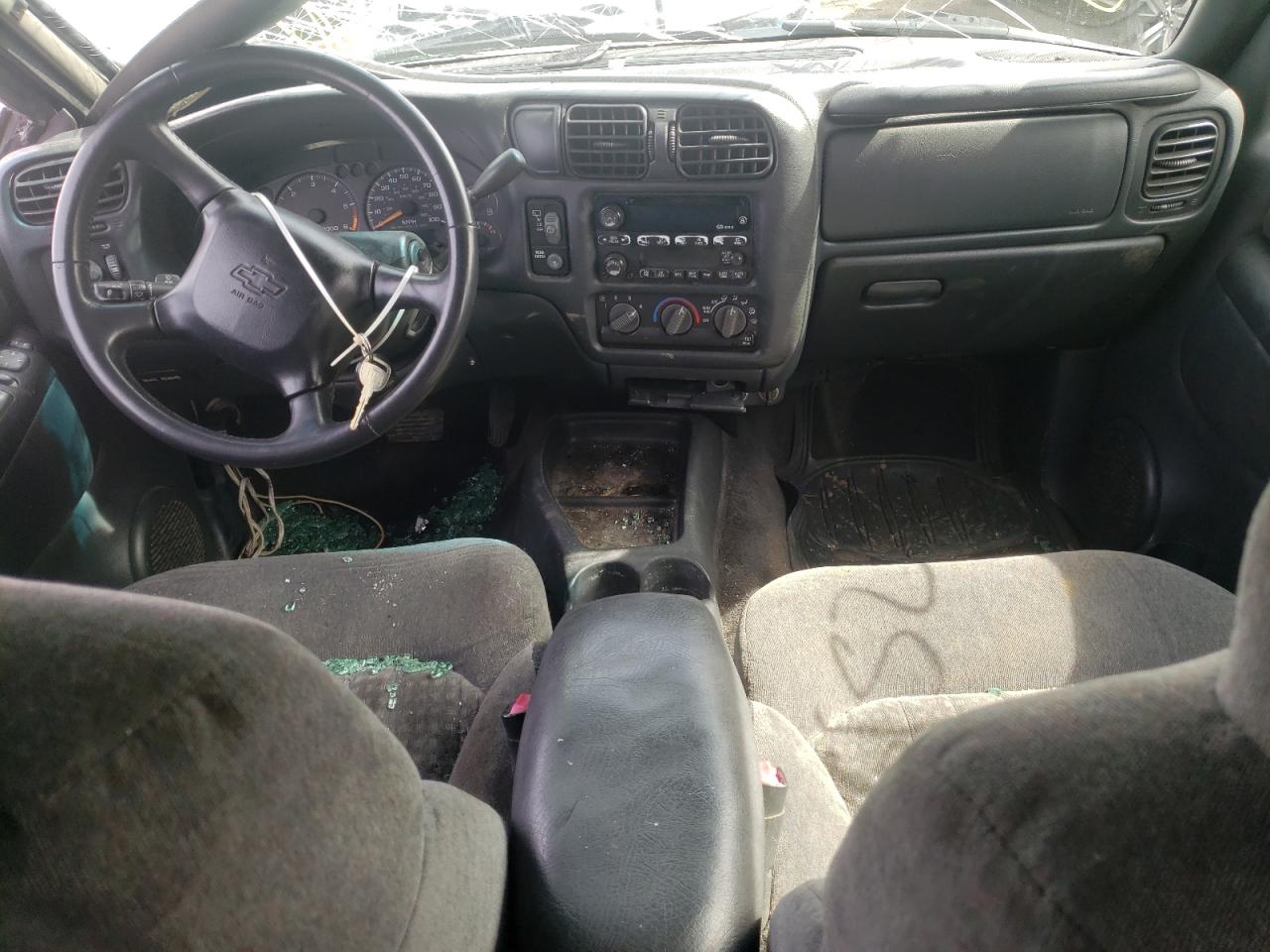 Photo 10 from auction – 2002 CHEVROLET BLAZER with VIN 1GNCS13W02K232383