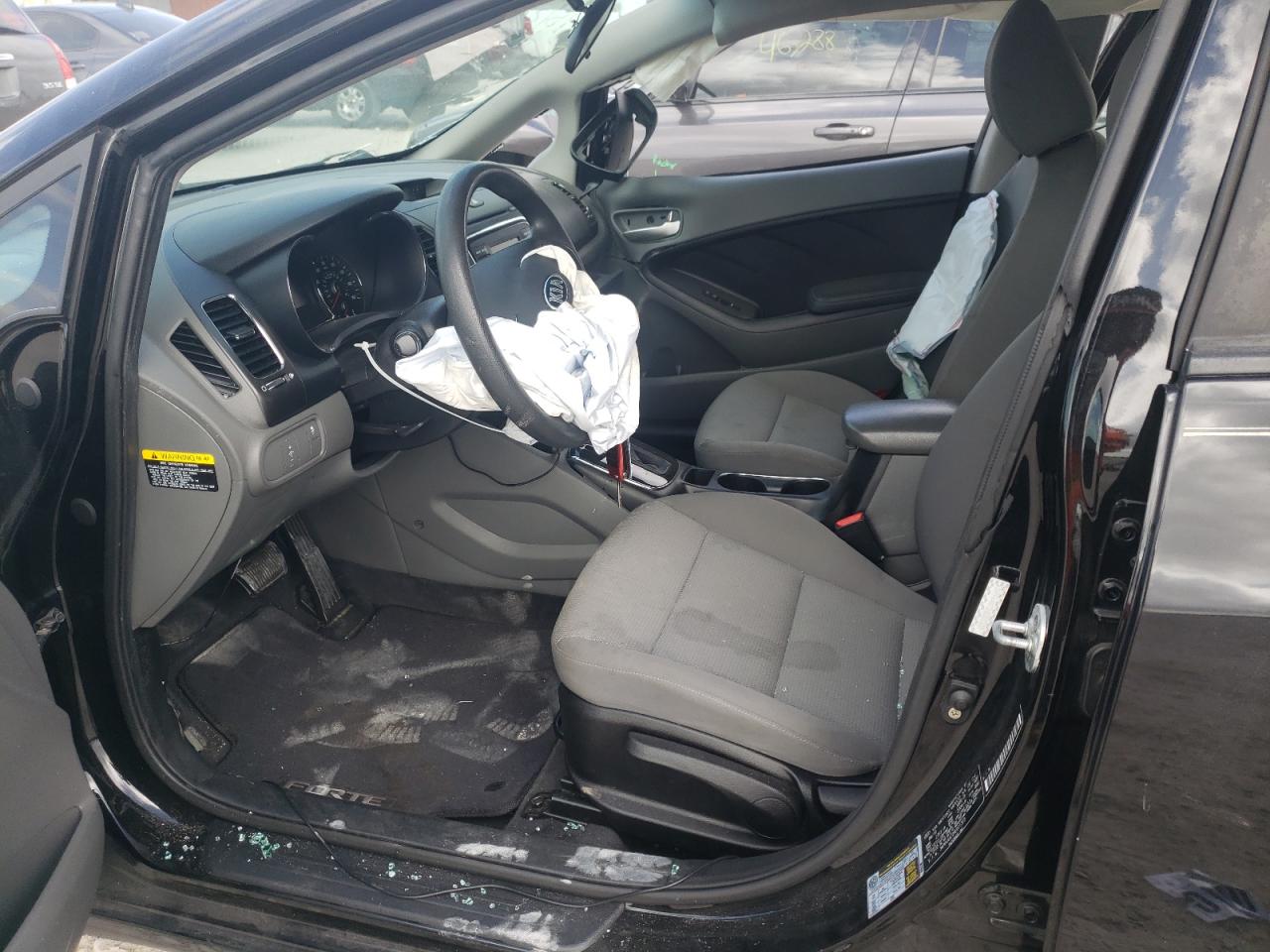 Photo 5 from auction – 2017 KIA FORTE LX with VIN 3KPFK4A72HE011303