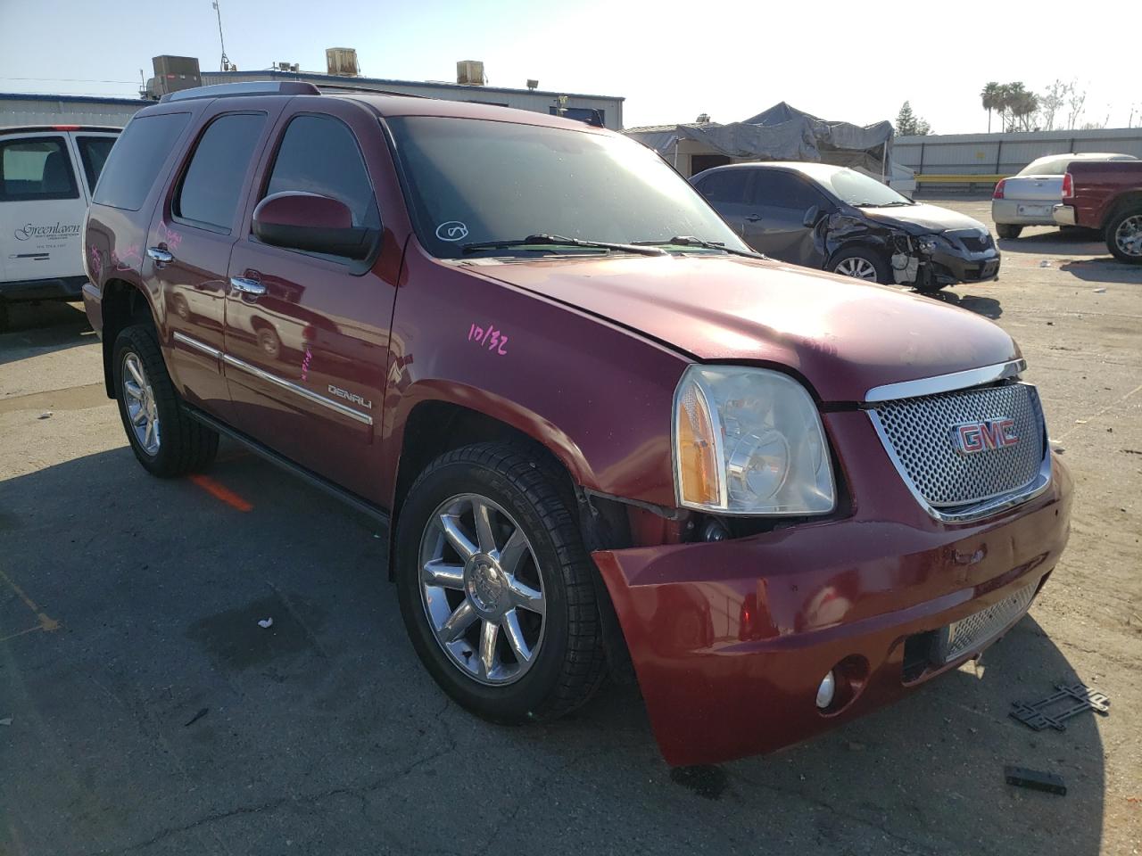 GMC YUKON DENA 2011 with VIN 1GKS1EEF0BR304822 - Photo from auction