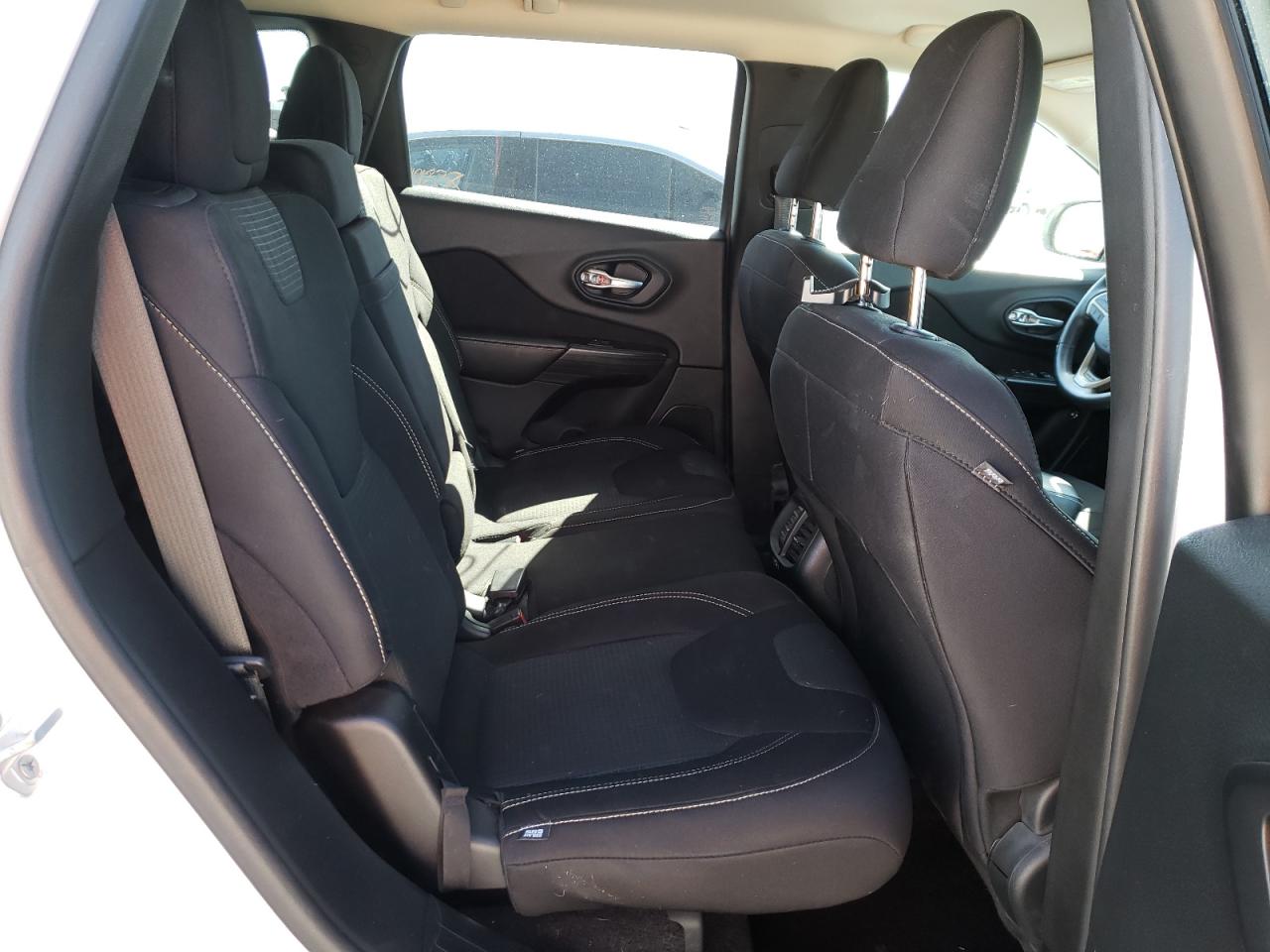 Photo 6 from auction – 2015 JEEP CHEROKEE L with VIN 1C4PJMCS0FW559067