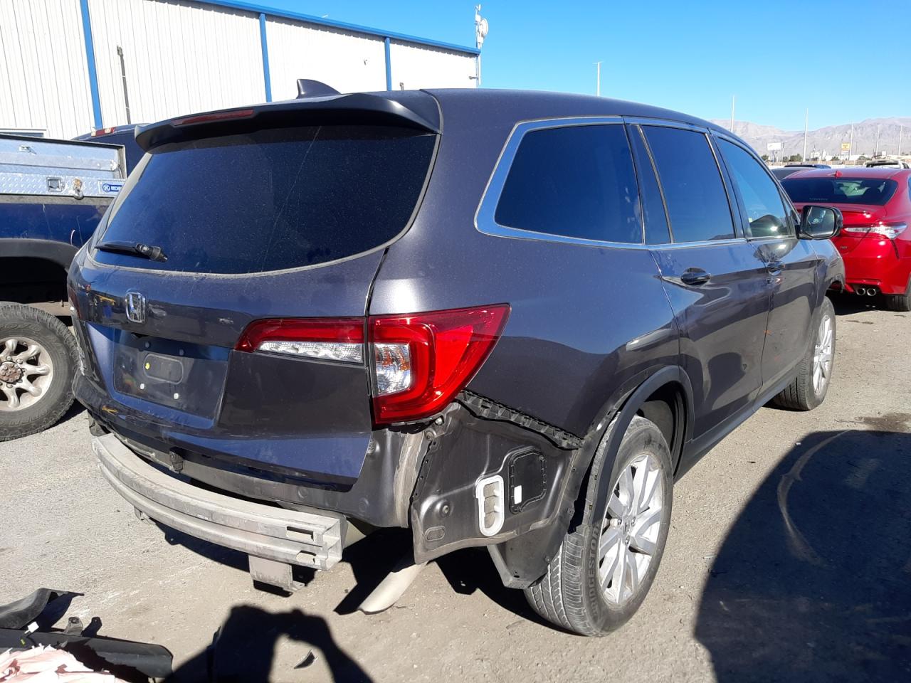 Photo 4 from auction – 2019 HONDA PILOT LX with VIN 5FNYF5H16KB004151