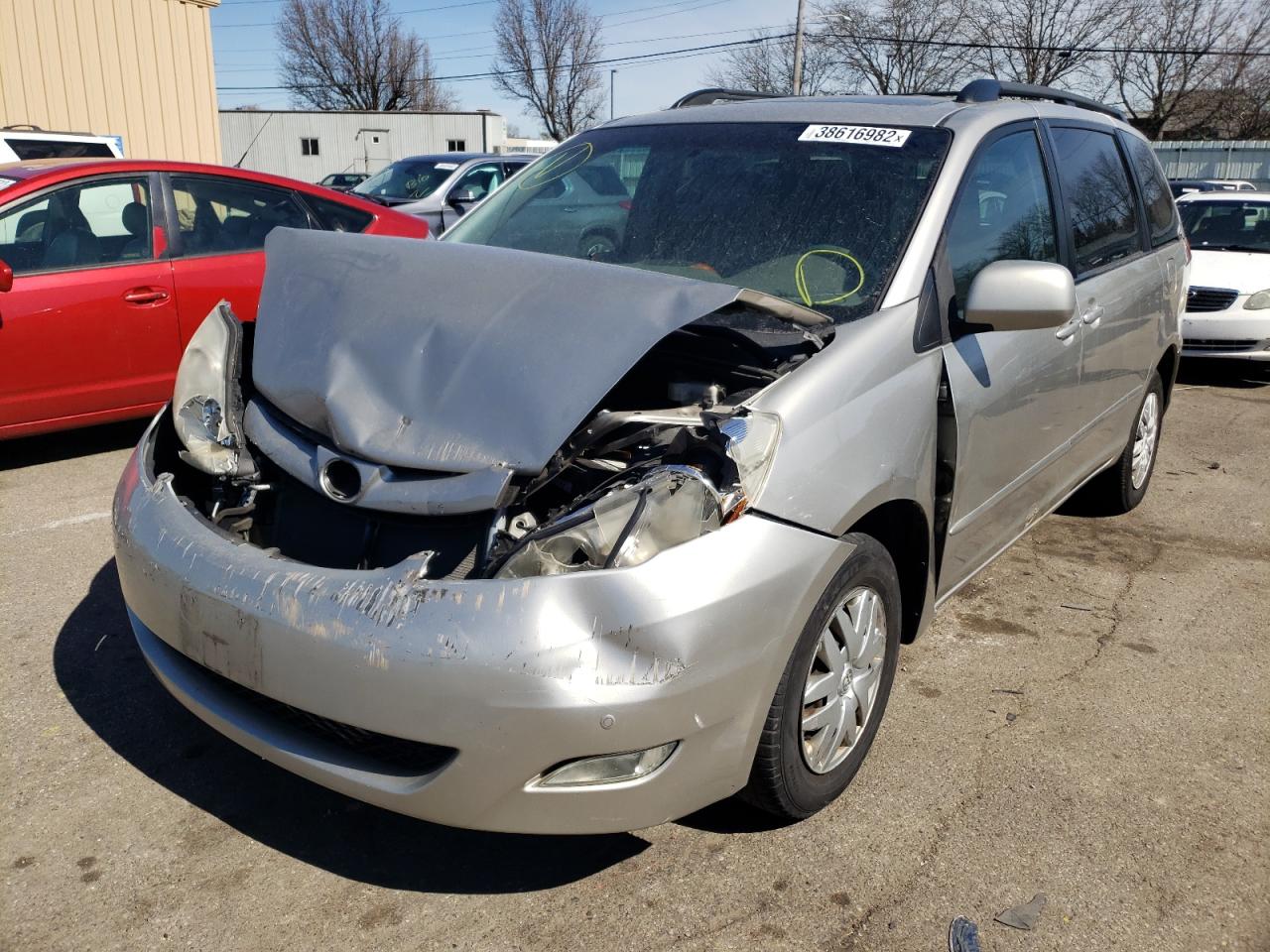 Photo 2 from auction – 2010 TOYOTA SIENNA XLE with VIN 5TDDK4CC0AS031871