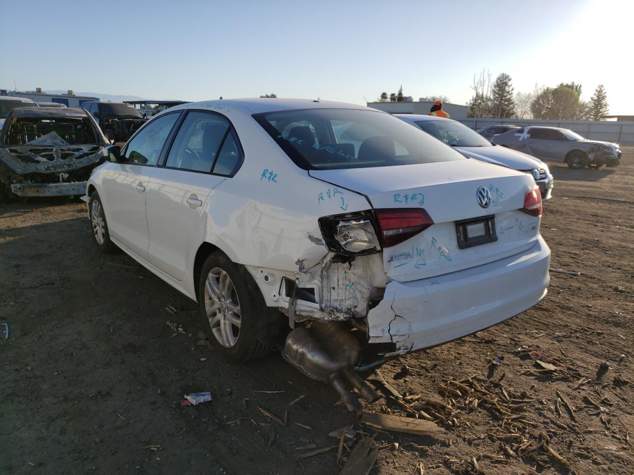 Photo 3 from auction – 2018 VOLKSWAGEN JETTA S with VIN 3VW2B7AJ4JM238545