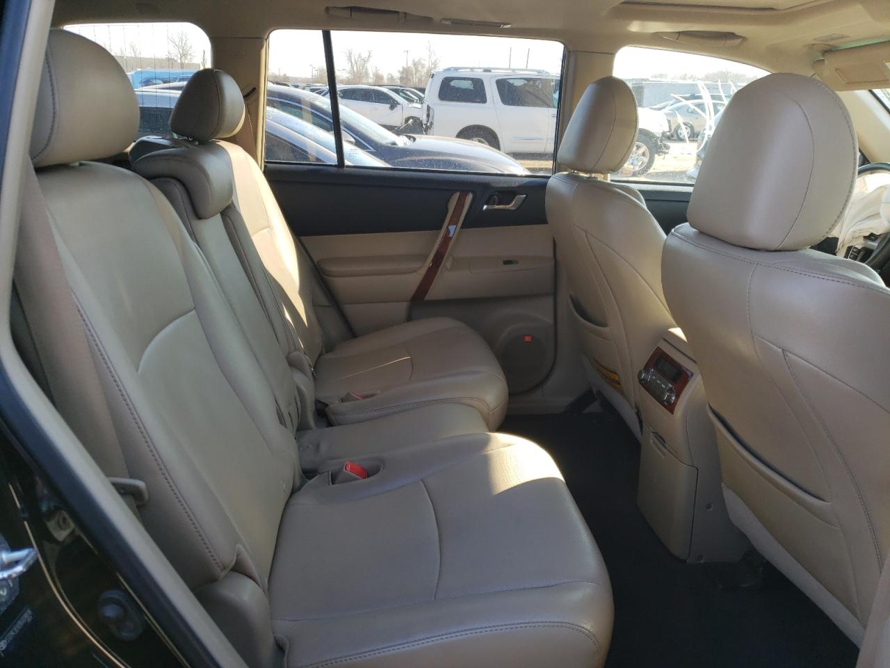 Photo 6 from auction – 2011 TOYOTA HIGHLANDER with VIN 5TDYK3EH2BS028816