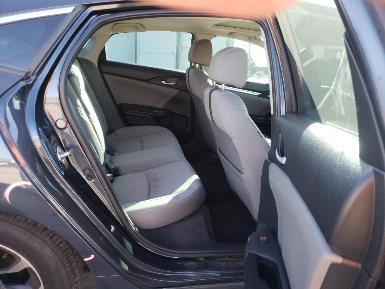 Photo 6 from auction – 2018 HONDA CIVIC EX with VIN 2HGFC2F72JH569805