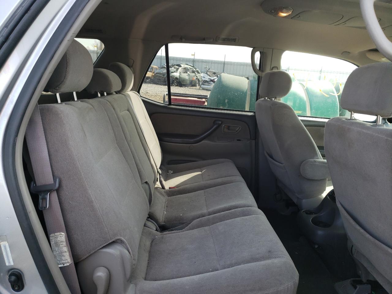 Photo 6 from auction – 2002 TOYOTA SEQUOIA with VIN 5TDBT44A62S065932