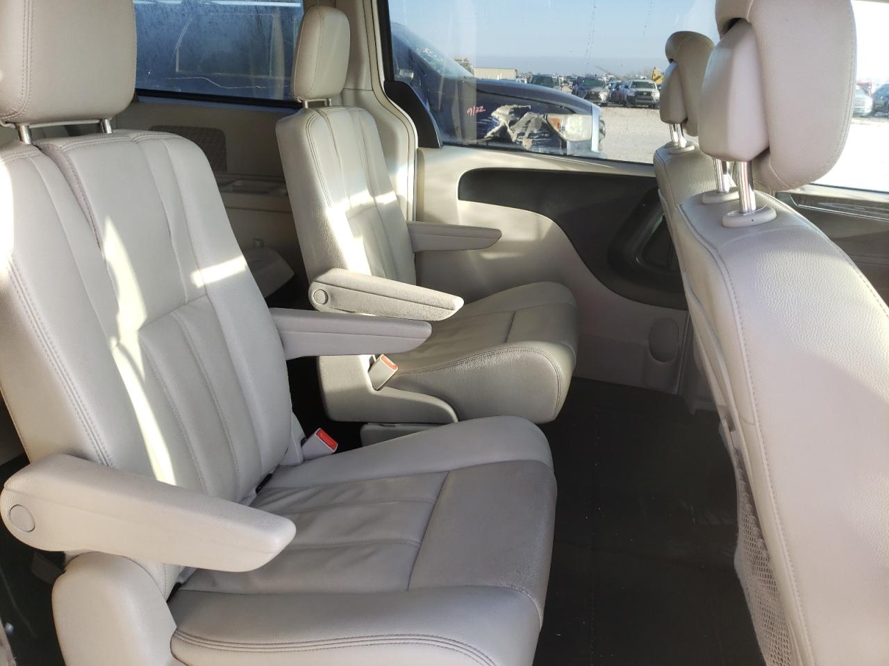 Photo 6 from auction – 2013 CHRYSLER TOWN & COU with VIN 2C4RC1BG6DR709333