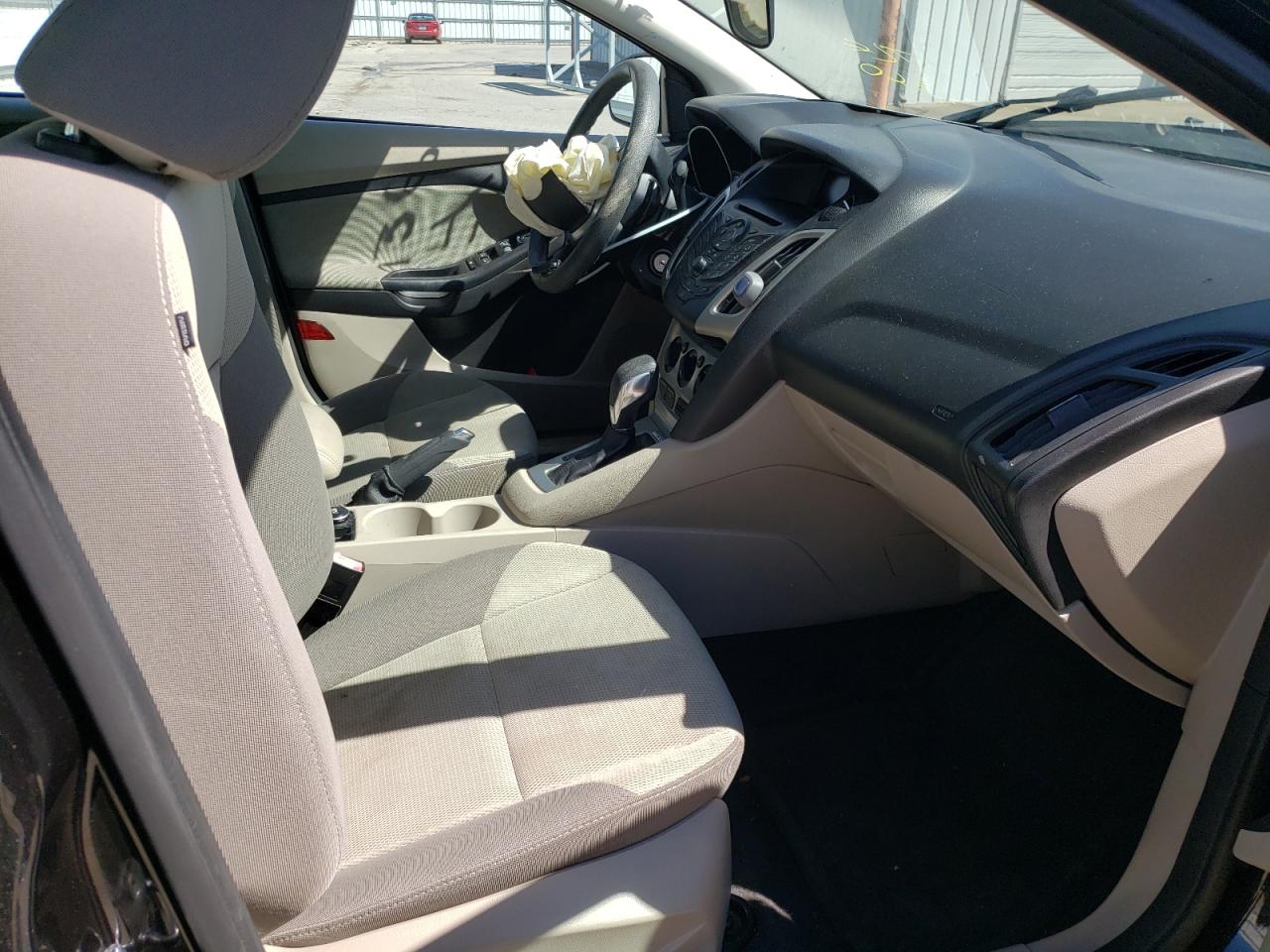 Photo 5 from auction – 2012 FORD FOCUS SE with VIN 1FAHP3F21CL461936