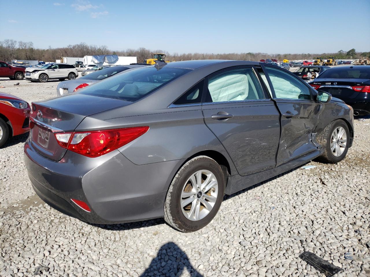 Photo 4 from auction – 2014 HYUNDAI SONATA GLS with VIN 5NPEB4AC4EH875320